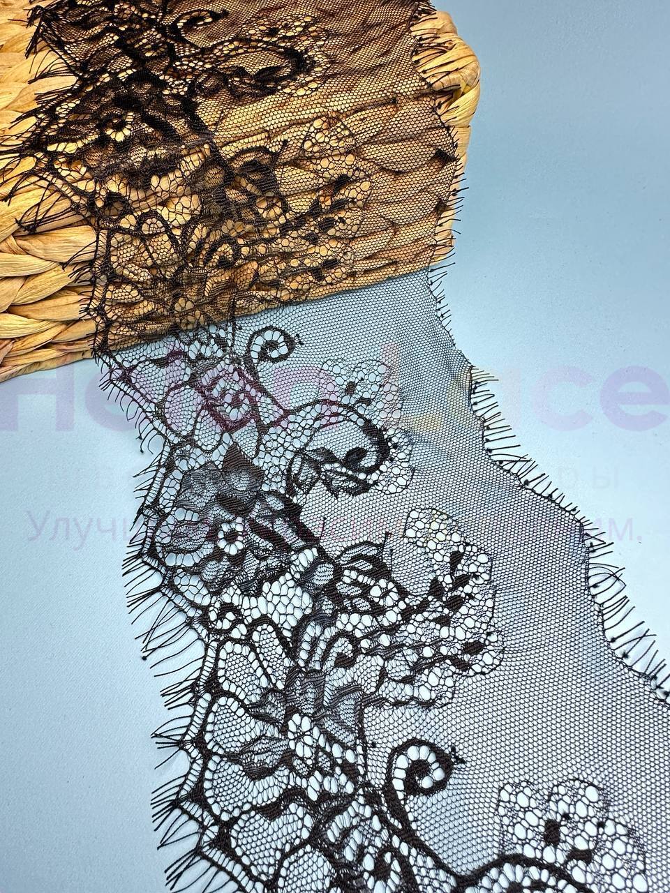 Кружево шантильи,цвет черный А029, ширина 17  см, длина мотка 3м фото