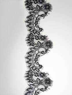 Кружево шантильи,цвет черный , ширина 15 см, длина мотка 3м А593-Е