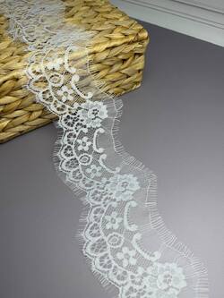 Кружево шантильи,цвет теплый белый , ширина 9 см, длина мотка 3м А1 фото